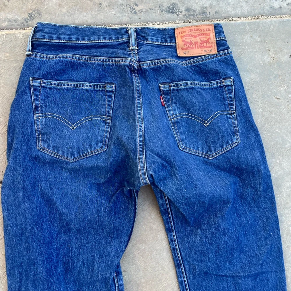LEVI’S | 501 Dark Wash Button Fly Straight Denim Jeans 30x32